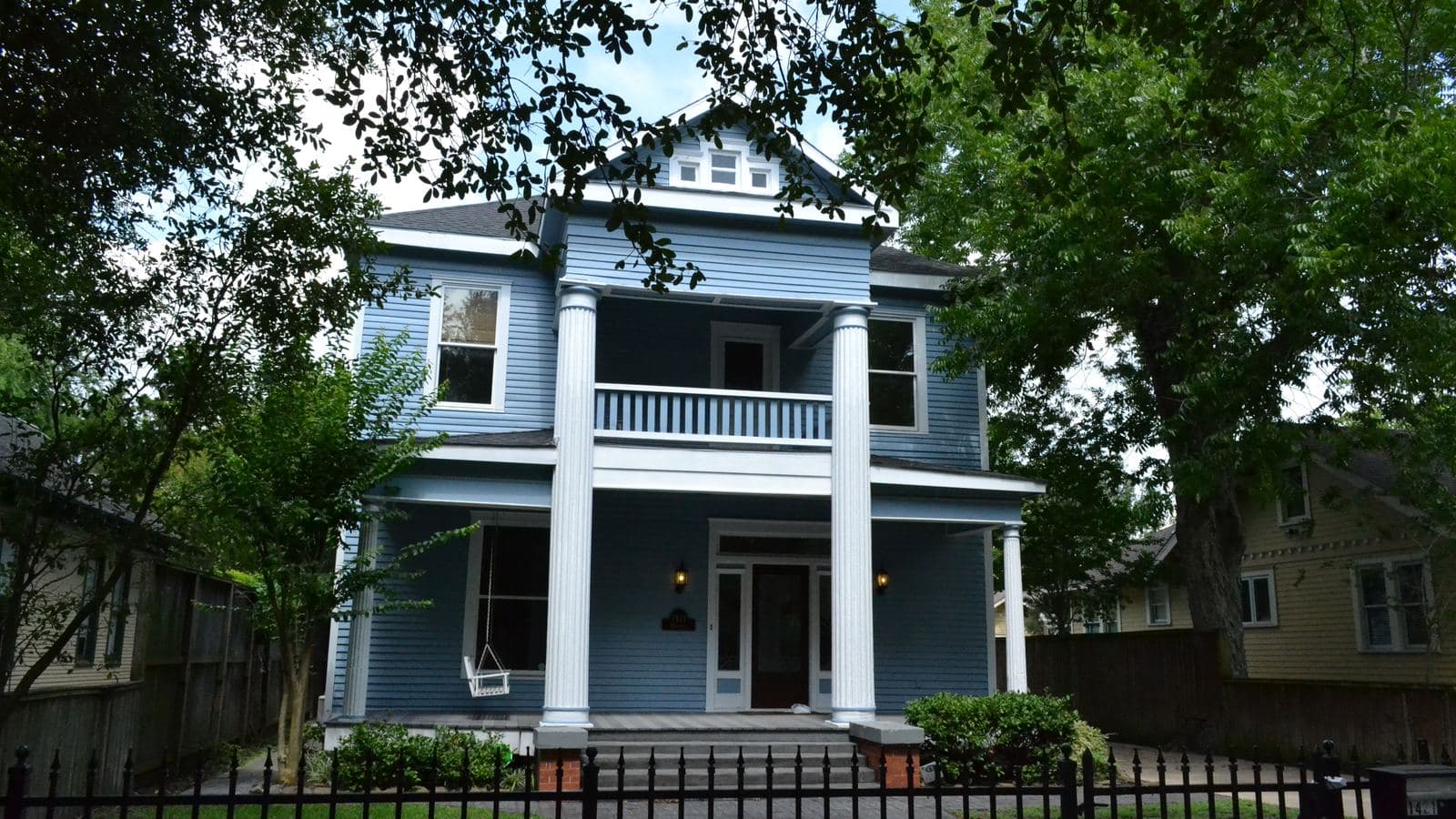 Tree-lined street with a Colonial Revival home on Heights Boulevard, Houston